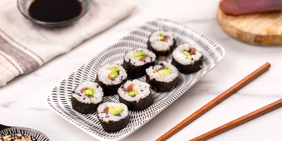 Maki de mojama de atun y aguacate